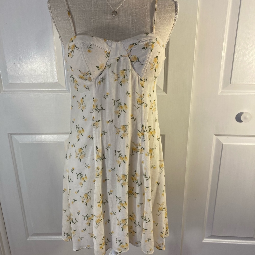 American Eagle sundress mini with yellow flowers. size small